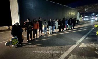 Tizennégy bevándorló próbált egy kamion rakterében elrejtőzve kijutni az országból