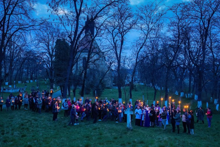 A feltámadás magasabb rendű életet jelent – Bőjte Csongor, a Szent Mihály-templom káplánja húsvét jelentőségéről