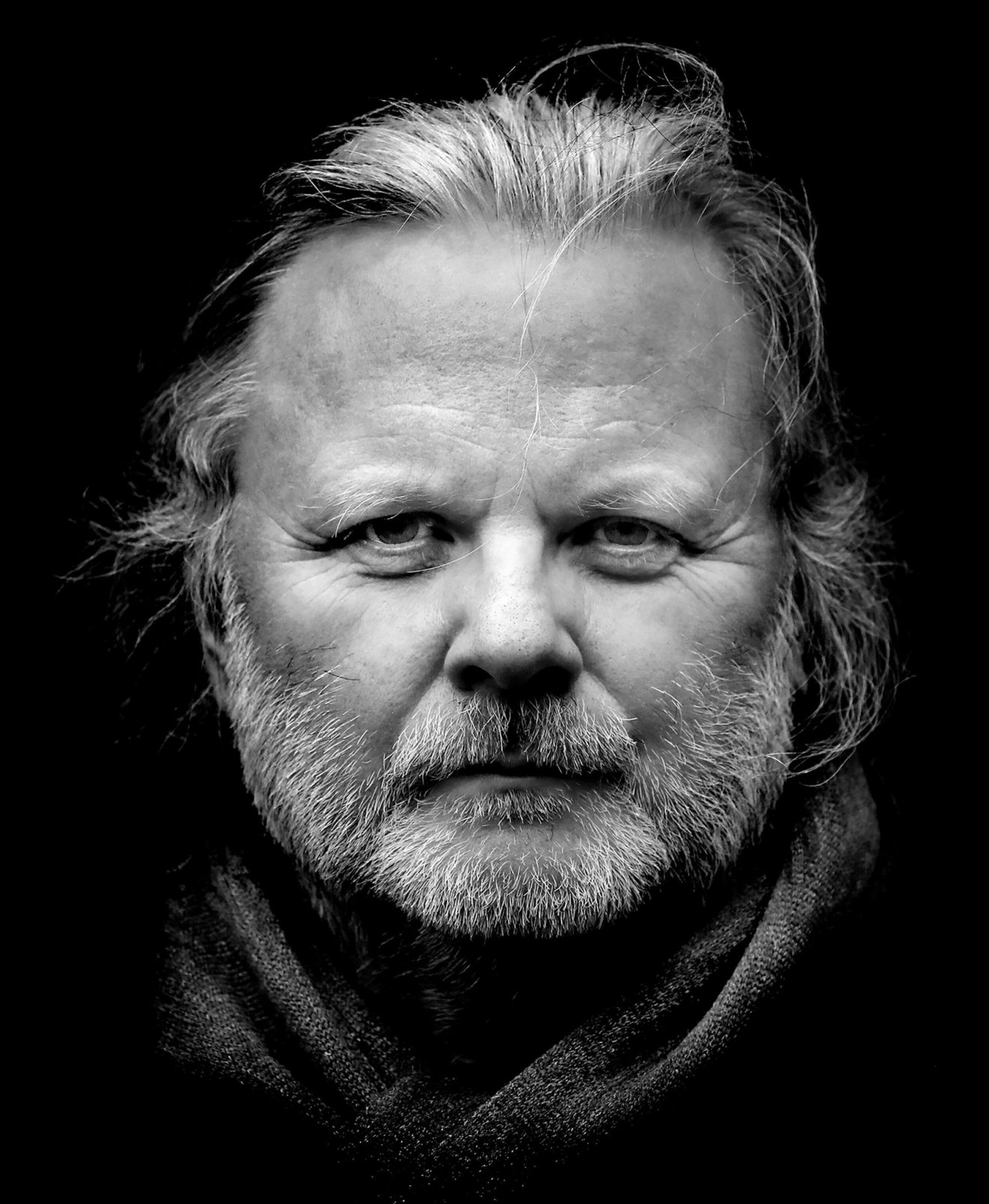 Jon Fosse: „talán mi, emberek lényegében a testünk és lelkünk összeköttetése miatt vagyunk ilyen paradoxonok” •  Fotó: Kolozsvári Állami Magyar Színház/Facebook