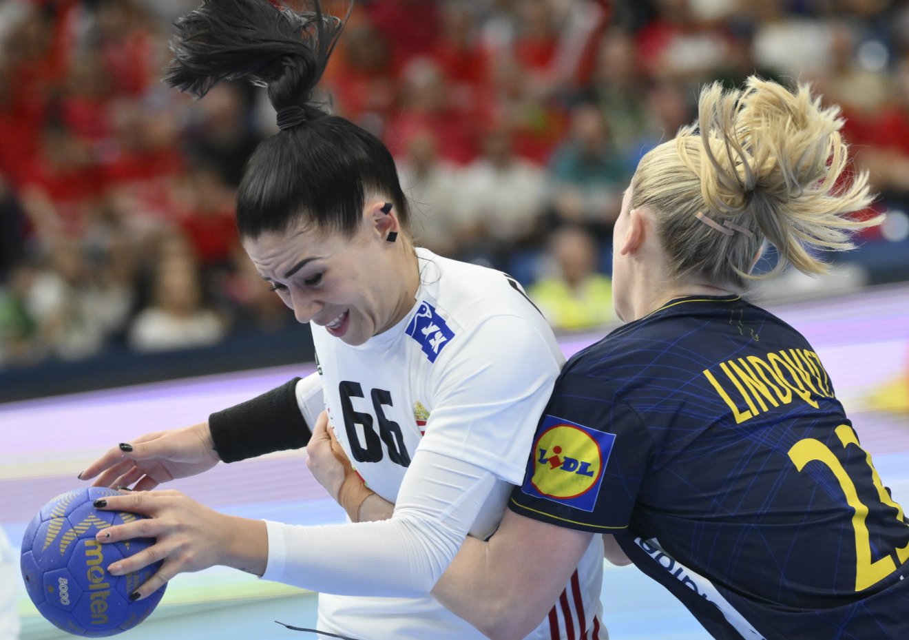 Győri-Lukács Viktória is hatalmasat küzdött a svédek ellen •  Fotó: MTI/Czeglédi Zsolt