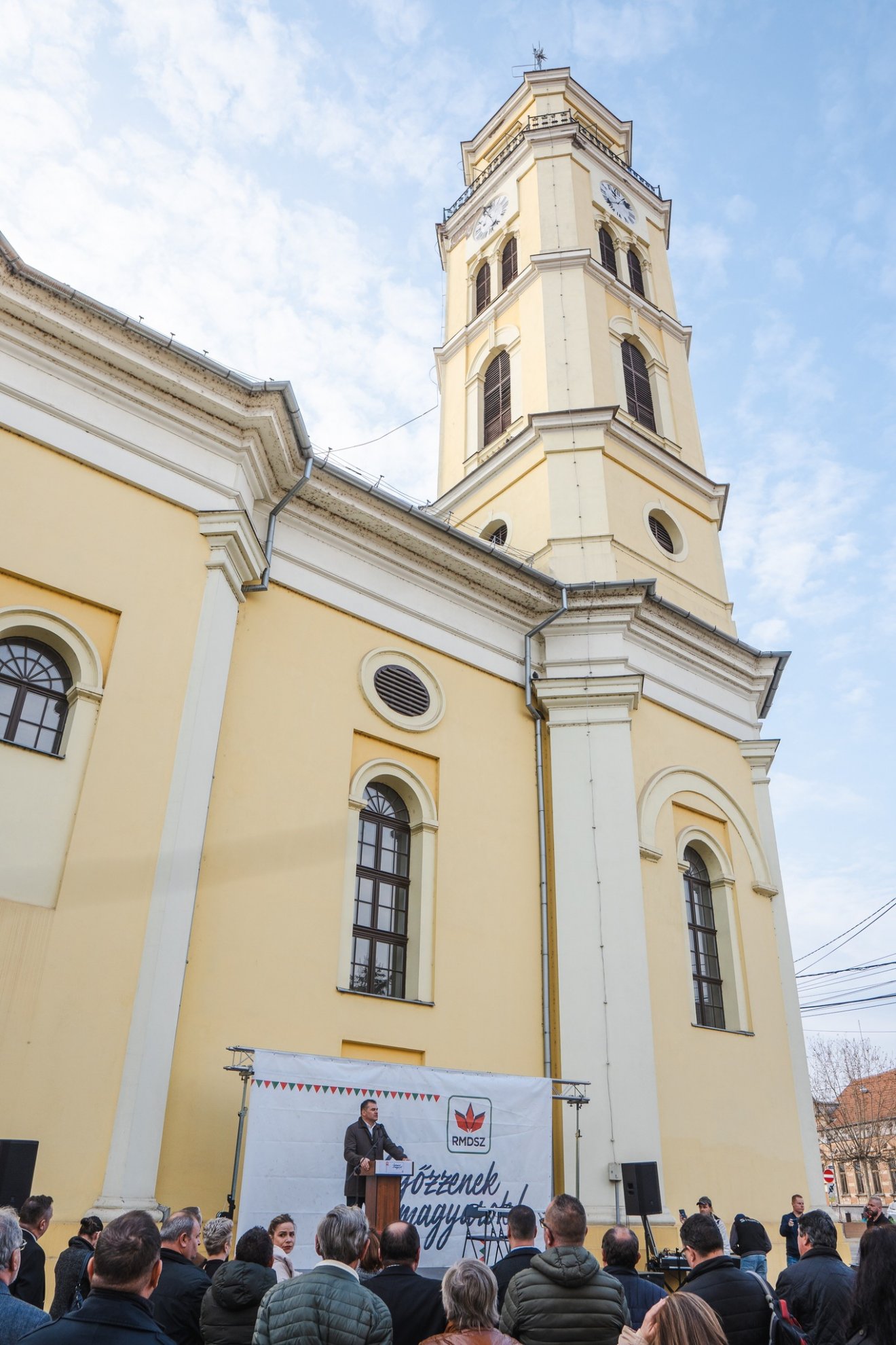 Cseke Attila, az RMDSZ Bihar megyei szervezetének elnöke a pénteki akción •  Fotó: Facebook/RMDSZ Bihar megye
