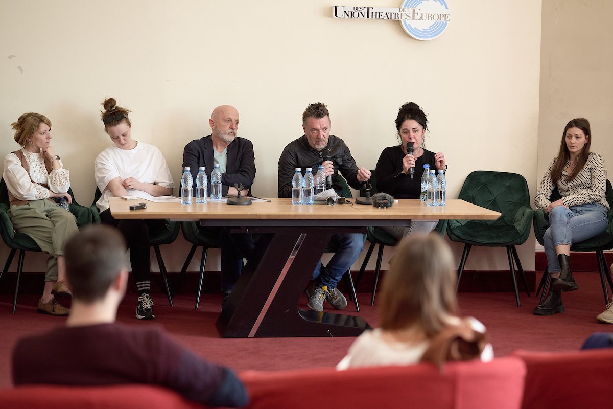 Bocskai Gyopár, Tőtszegi Zsuzsa, Visky András, Diego de Brea, Gyarmati Kata és Imre Éva a Stuart Mária című előadás sajtótájékoztatóján •  Fotó: Biró István / Kolozsvári Állami Magyar Színház