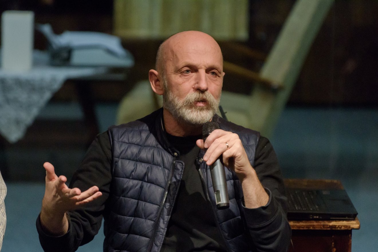 Visky András: „A mai ember a képernyője előtt ül, ezen az oltáron »áldozatokat mutat be« a kor bálványainak, a részvétel illúziójával él” •  Fotó: Biró István / Kolozsvári Állami Magyar Színház