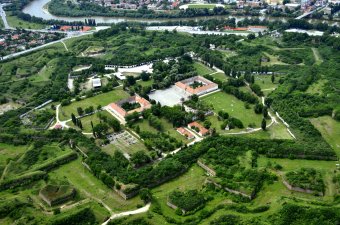 A „parancs” ellenére sem költözik ki az aradi várból a helyőrség, ezért uniós támogatásról maradt le a város