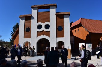 Harminckét éves álom valósult meg Kovásznán: felavatták a Csoma Emlékközpontot