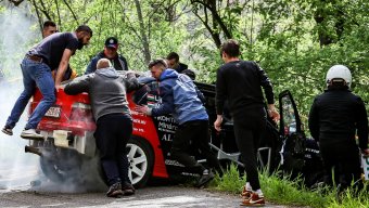 Tragédia egy magyarországi ralin, több nézőt halálra gázolt egy lesodródott versenyautó