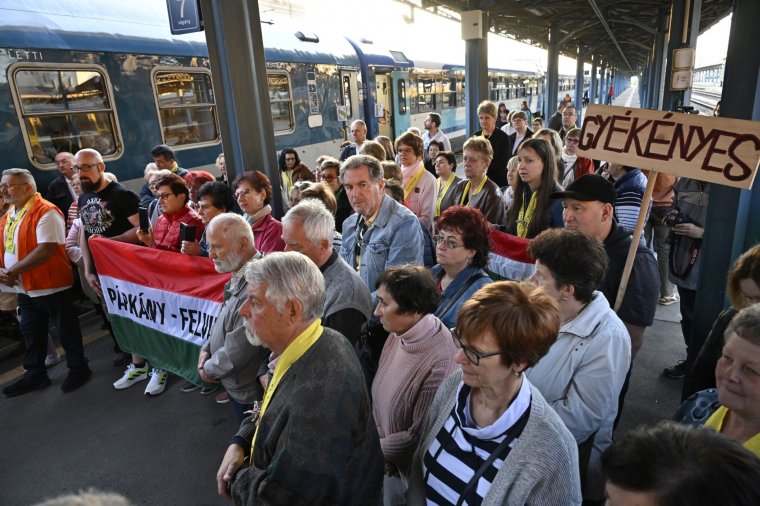Irány a csíksomlyói búcsú: elindult Budapestről a Boldogasszony zarándokvonat
