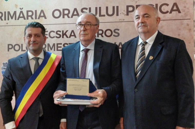 „A magyar örökség ápolása olyan, mint az oldalbordám” – díszpolgári címet kapott a pécskai Nagy István tanár és közösségszervező