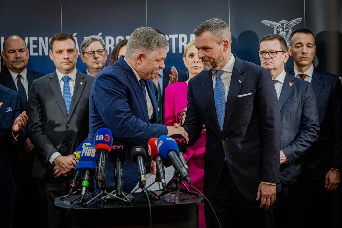 Kommunikál. Peter Pellegrini (jobbra) szerint Fico szervezetén múlik, hogy képes lesz-e megbirkózni a sérülésekkel •  Fotó: Facebook/Peter Pellegrini