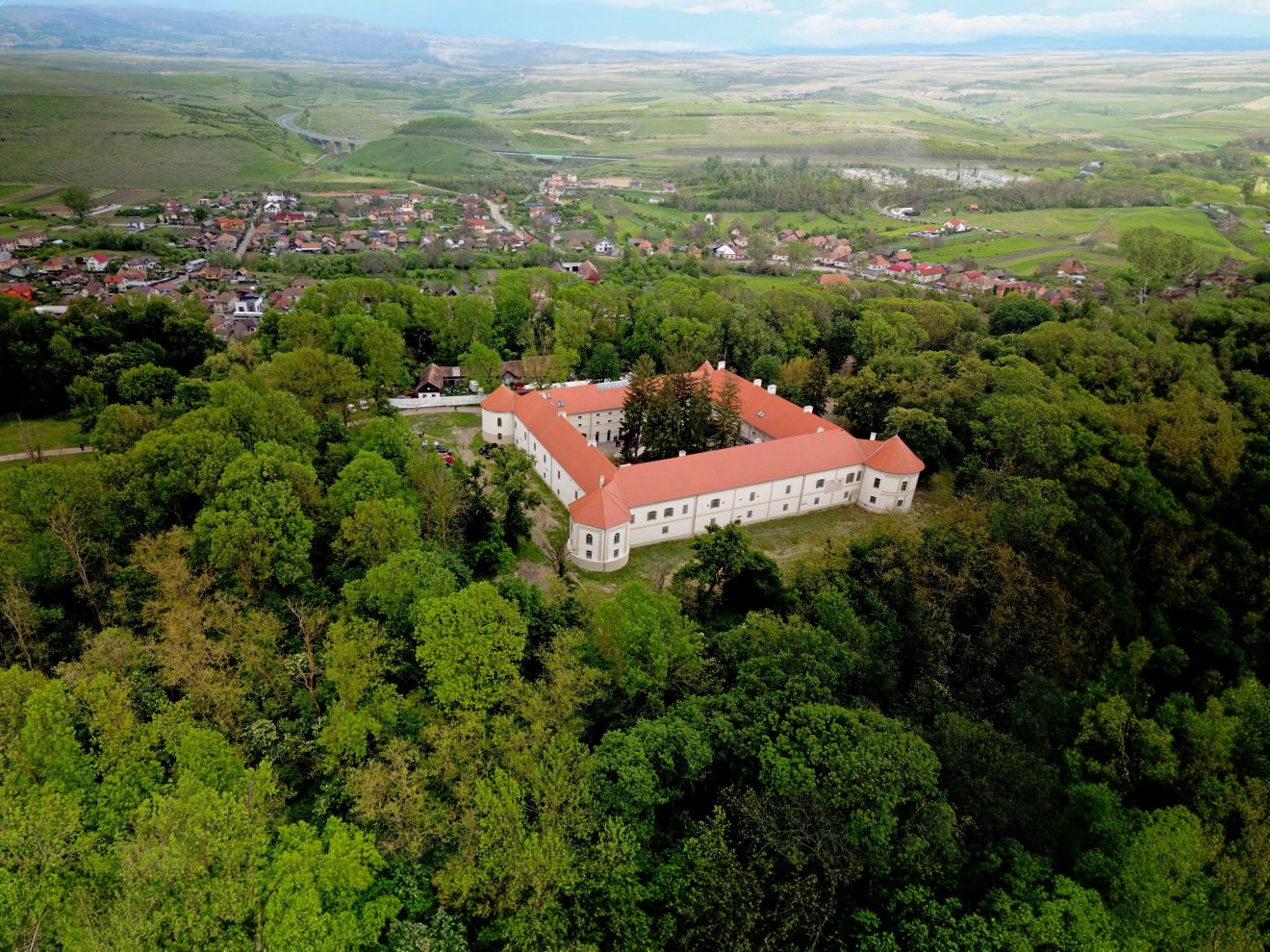 A Kolozsvár közeli község Rákóczi-Bánffy kastélyát uniós alapokból, román és magyar kormánytámogatással újították fel •  Fotó: Erdélyi Hagyományok Alapítvány