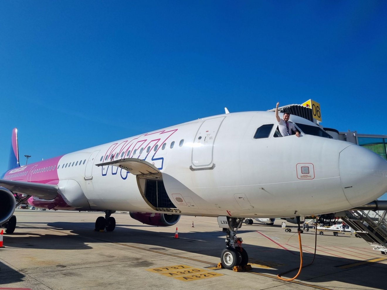 A háromszéki fiatalember a Wizz Air légitársaság kadétprogramja keretében végezte el a pilótaiskolát •  Fotó: Hunyadi Hunor személyes archívuma