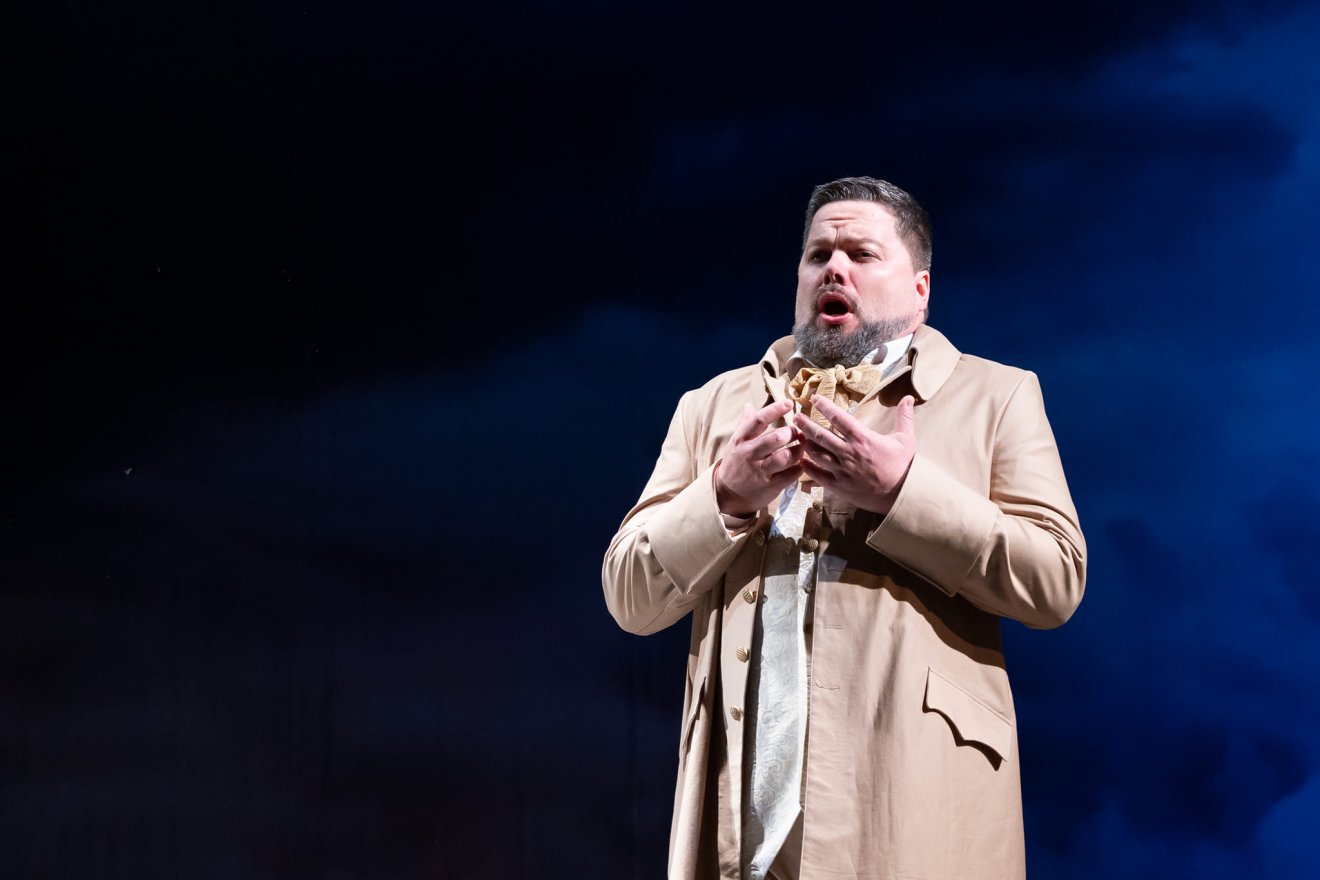 René des Grieux, a lovag szerepében Pataki Adorján •  Fotó: Kolozsvári Magyar Opera