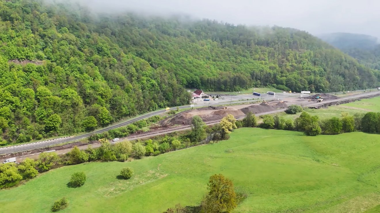 A munkálatok végeztével több mint egy órával csökken a menetidő Kolozsvár és Nagyvárad, a magyar határ között •  Fotó: Facebook/Asociația Pro Infrastructură