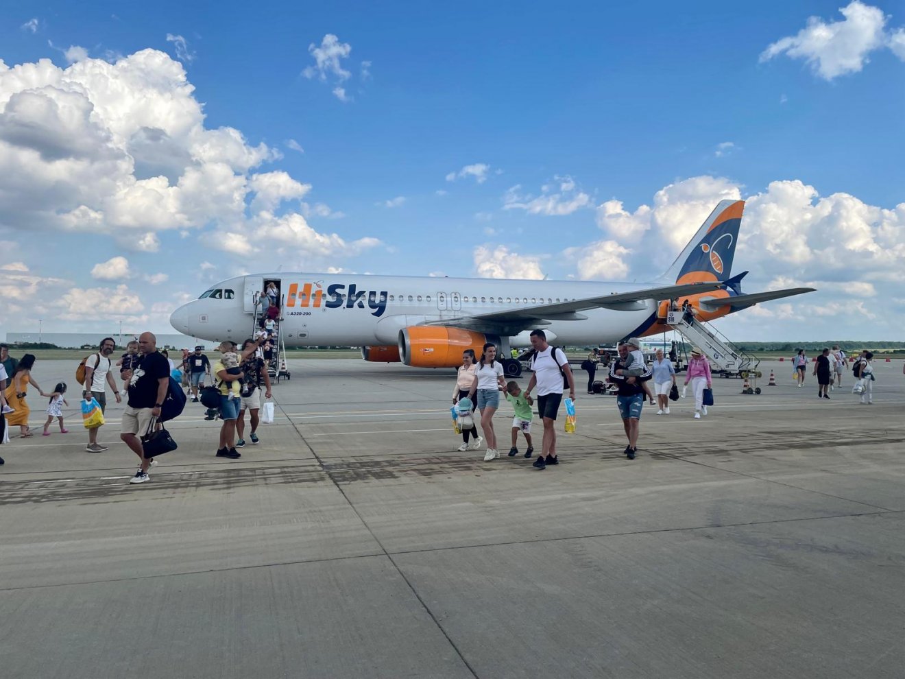 A terminál a repülőtérről induló és ide érkező utasokat szolgálja ki hat beszállókapuval •  Fotó: Facebook/Aeroportul Oradea