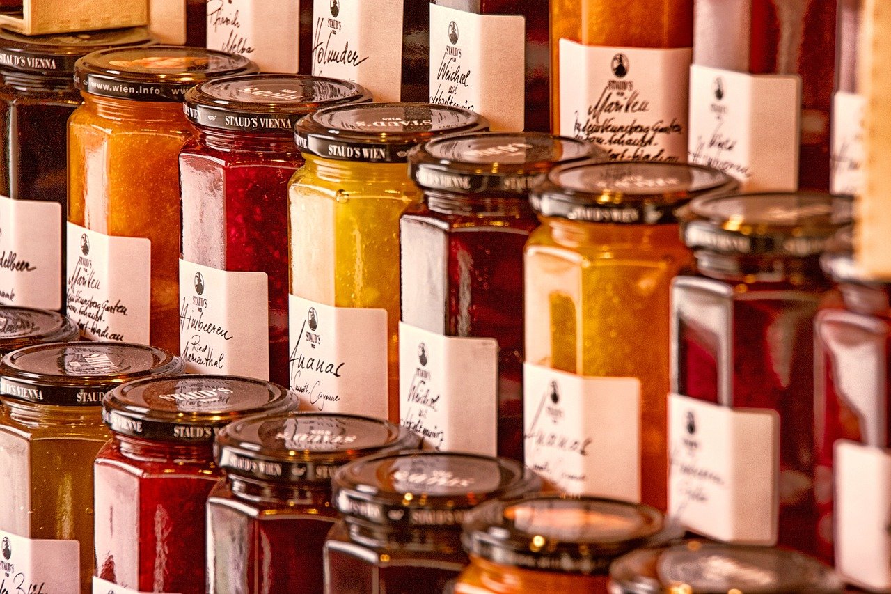 Lekváros kenyér vacsorára. Az ifjabb generáció a szülőktől, nagyszülőktől ellesheti a befőzési technikákat, sok pénzt lehet ezzel megtakarítani •  Fotó: Pixabay.com