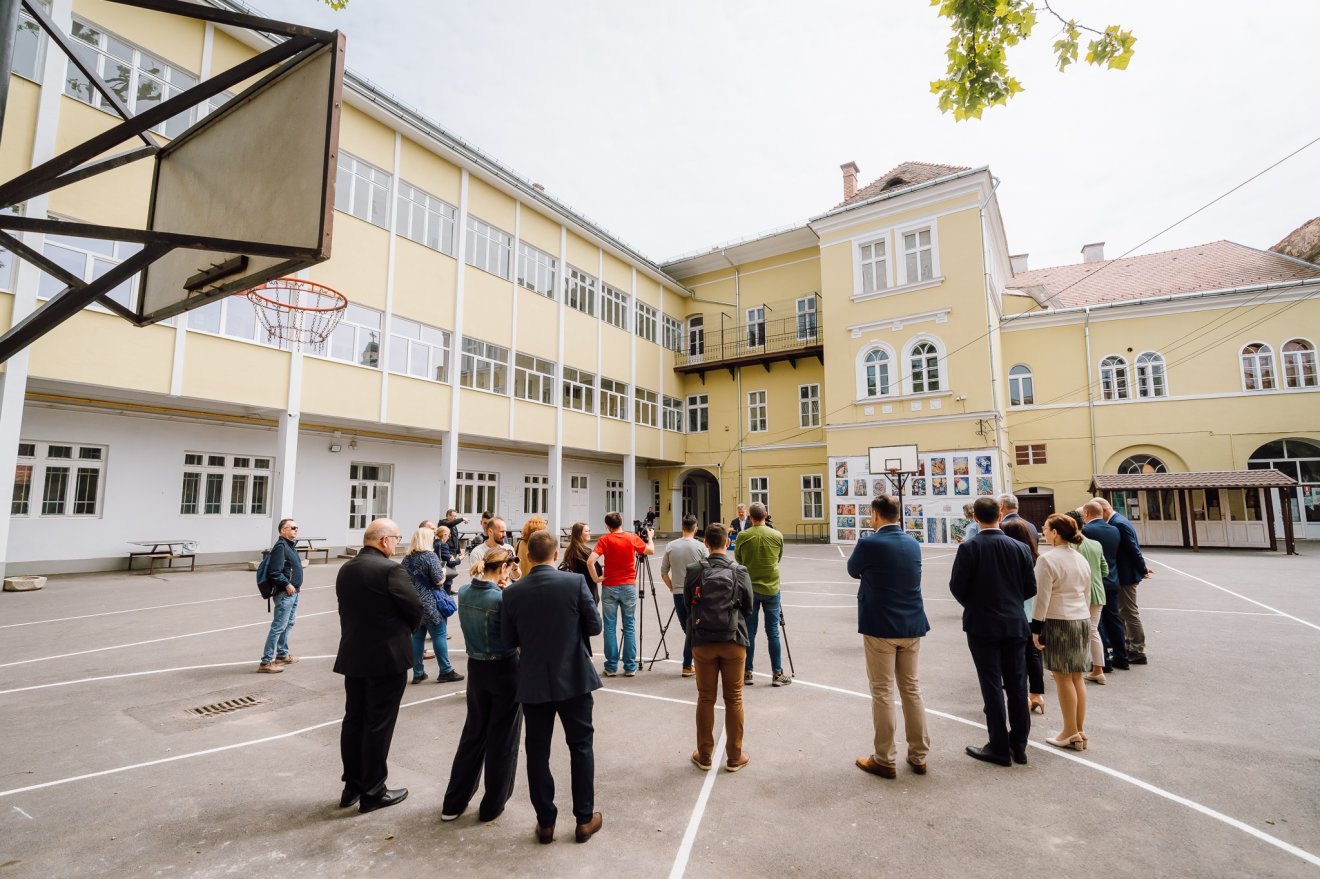 A Marosvásárhelyi Művészeti Főgimnázium egyházi tulajdonban lévő épületének 3 millió lej költségvetésű külső-belső felújítását kizárólag városi költségvetésből oldották meg •  Fotó: Soós Zoltán/Facebook