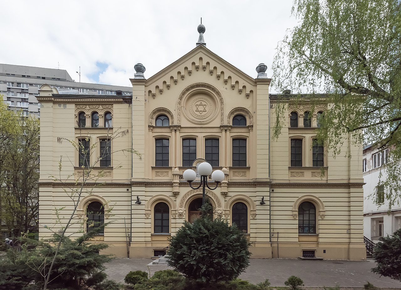 Az 1902-ben emelt Nozyk zsinagóga az egyetlen zsidó szentély Varsóban, amely fennmaradt a második világháború előtti időszakból •  Fotó: Wikipédia/Adrian Grycuk