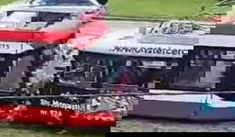 Összeütközött két villamos Aradon, a balesetben megsérült két nő