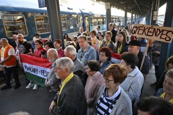 Irány a csíksomlyói búcsú: elindult Budapestről a Boldogasszony zarándokvonat