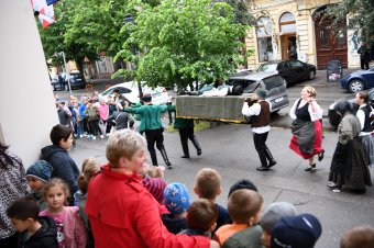 Helyi népi kultúra a fiataloknak: megújult formában láthatják az iskolások a Ludas Matyi Szatmárban című produkciót