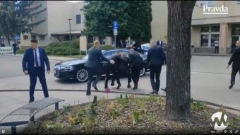 Idős író sebesíthette meg életveszélyesen a szlovák miniszterelnököt, megdöbbent a nemzetközi közvélemény