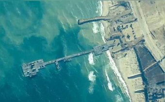 Megindultak a tengeren szállított segélyek Gázába, közben a spanyolok nem engedtek kikötni egy Izraelnek fegyvert szállító hajót