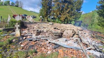 Egy égve hagyott gyertya miatt éghetett le egy Fehér megyei fatemplom