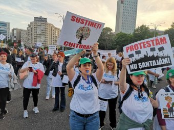 A kormánypalota kapuján sem engedték át a tüntető, immár sztrájkkal fenyegetőző múzeumi alkalmazottakat
