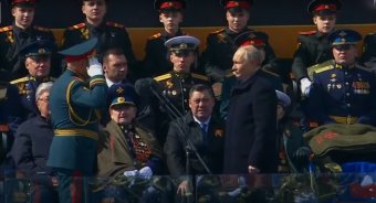 Putyin a győzelem napi ünnepségen: „a nácizmus igazolása” része a nyugati elit politikájának