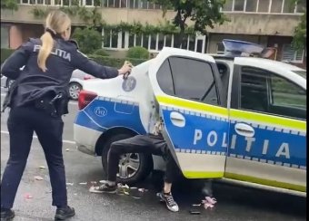 Felettesei is fogják a fejüket a gázspray-jel a kollégáját is lefújó rendőrnő beavatkozása miatt