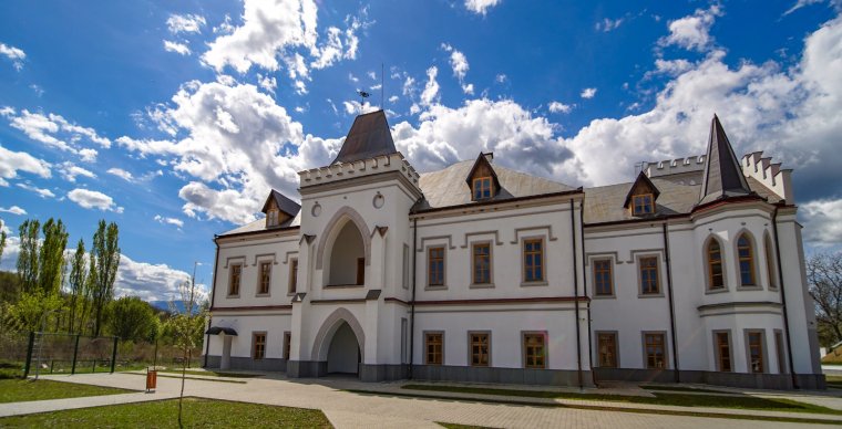 Felújították a kém és kalandor erdélyi magyar báró, önjelölt király, a Magyaroszaurus első leírójának kastélyát