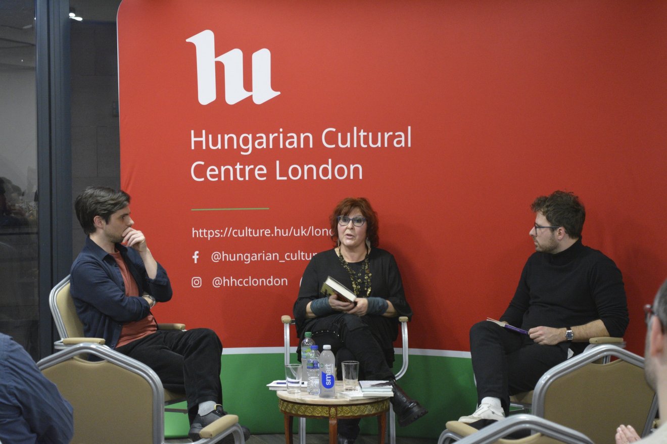 Komporály Jozefina (középen) 2024 márciusában a Liszt Intézet London magyar irodalmi rendezvényén •  Fotó: Komporály Jozefina gyűjteménye