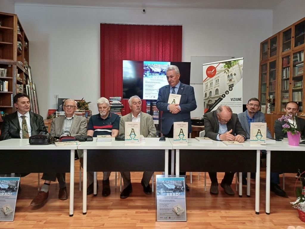 Doru Sinaci (állva) kezdeményezte a fordítást •  Fotó: Pataky Lehel Zsolt