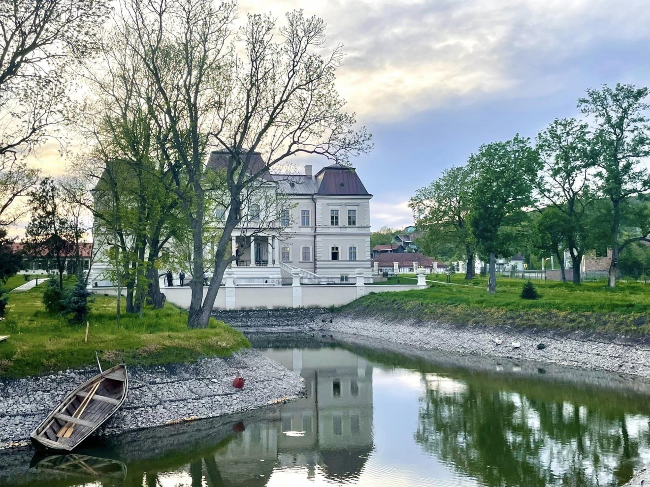 Válaszút központ