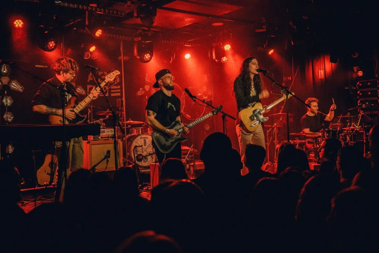 A Csajod zenekar erdélyi és magyarországi színpadokon egyaránt megfordult már •  Fotó: Facebook/A Csajod