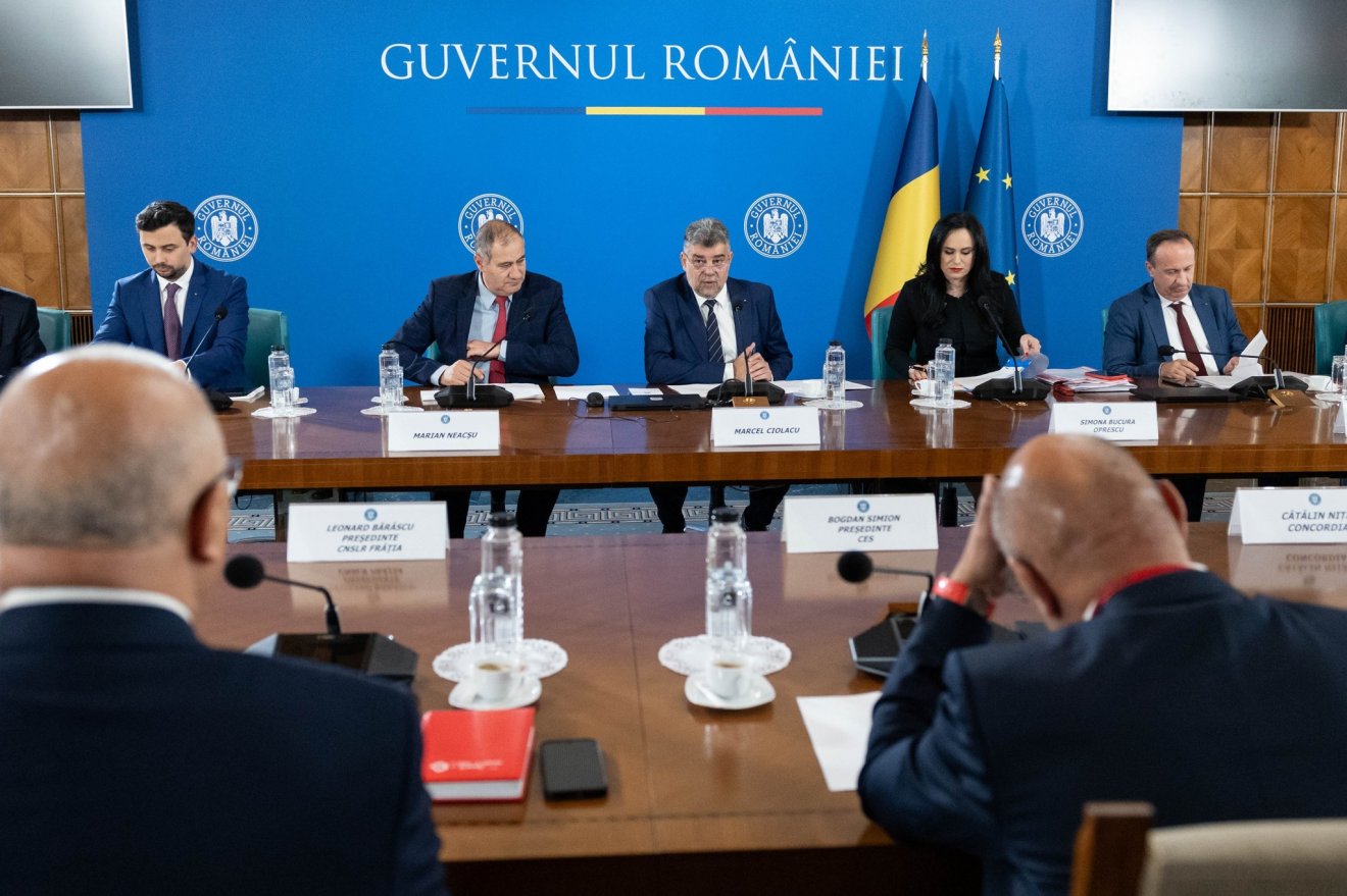 Marcel Ciolacu kormányfő az érdekegyeztető tanács ülését követően harangozta be a döntést •  Fotó: Gov.ro