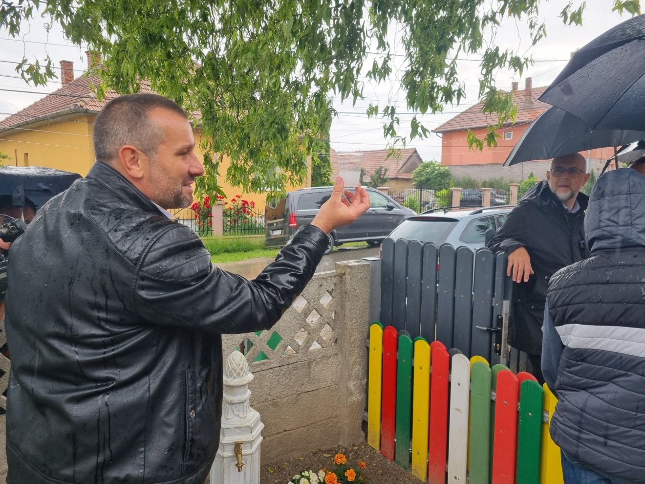 A víz kezdeti fehér színe az egyelőre túl magas nyomásnak tudható be •  Fotó: Páva Adorján