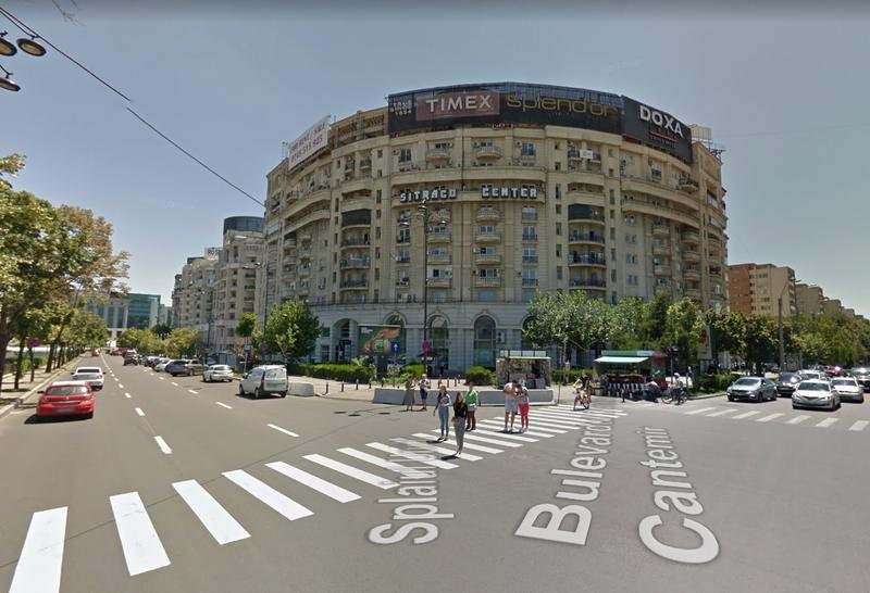 Sikertelen támadás. Megpróbálták felgyújtani a nagykövetséget, amely egy Bukarest belvárosában álló társasházban működik •  Fotó: Google Street View