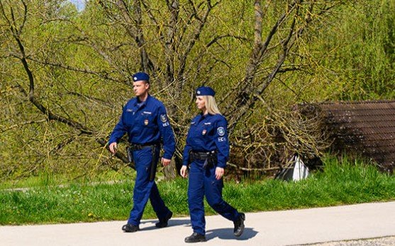 Sok embercsempésznek sikerül elmenekülnie a magyar rendőrök elől •  Fotó: Police.hu