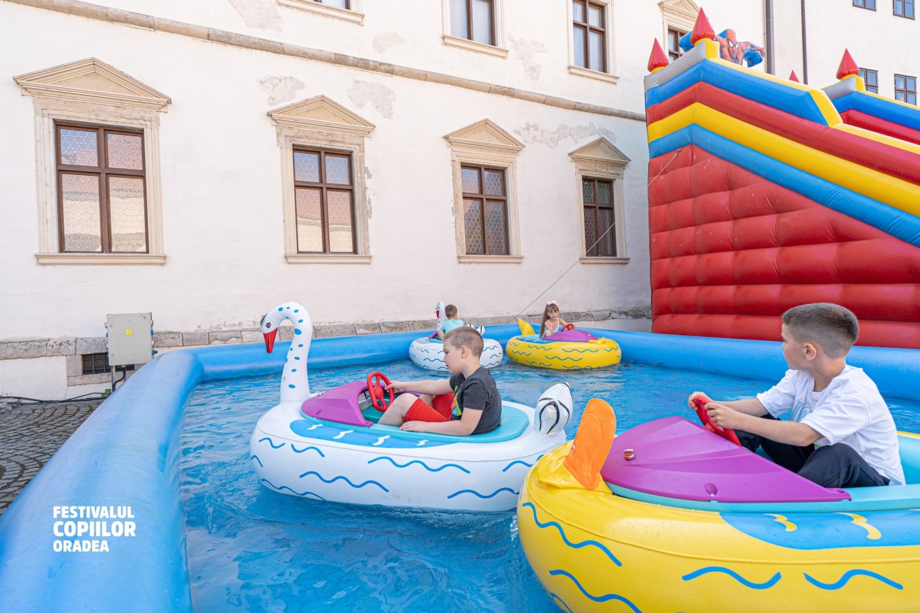 Pénteken még szélcsendben fesztiváloztak a legkisebbek a nagyváradi várban •  Fotó: Facebook/Festivalul Copiilor Oradea