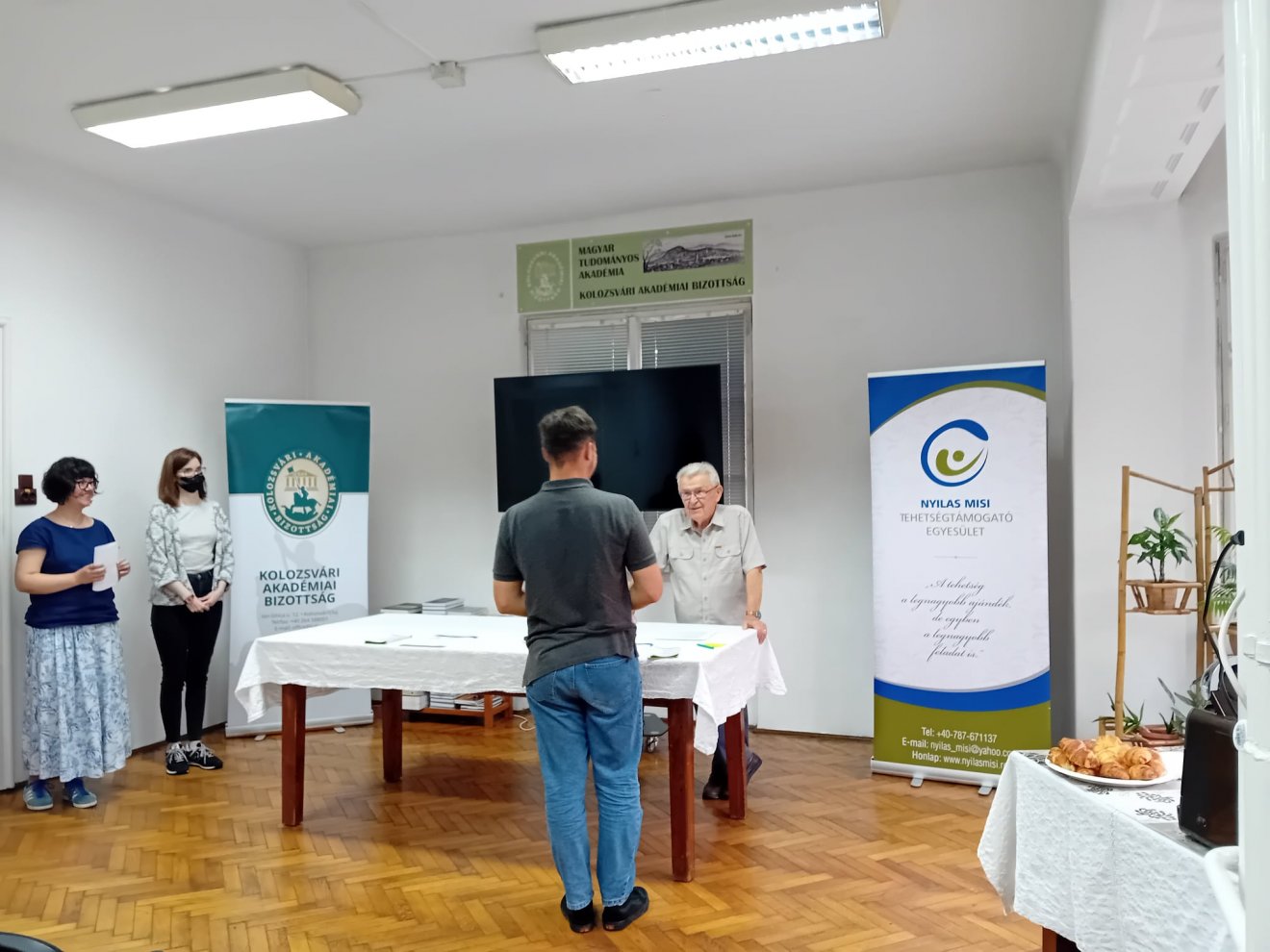 Péntek János (szemből) szerint a program  egyfajta elköteleződést, felelősséget, bátorítást is jelent •  Fotó: Bede Laura