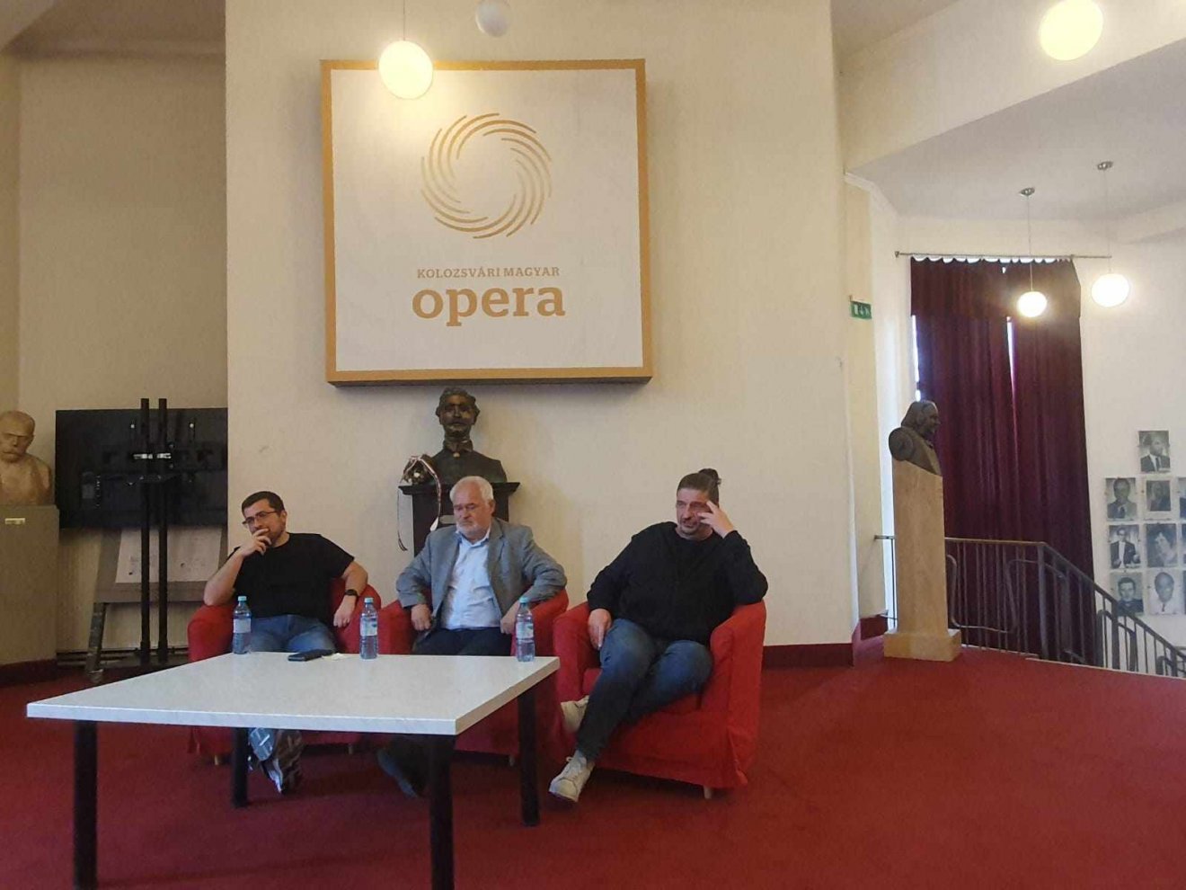 Kulcsár Szabolcs karmester, Szép Gyula, a Kolozsvári Magyar Opera igazgatója és Novák Péter rendező •  Fotó: Kiss Judit