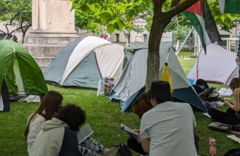 Karhatalmi erők hatoltak be a palesztinpárti tüntetők Bukaresti Egyetem területén engedély nélkül felállított táborába
