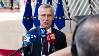 Stoltenberg nem tágít, lehetővé tenné, hogy Ukrajna NATO-fegyverekkel orosz területeket támadjon