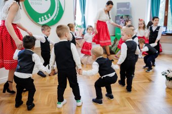 Száz férőhelyes katolikus bölcsődét és óvodát avattak fel Szatmárnémetiben