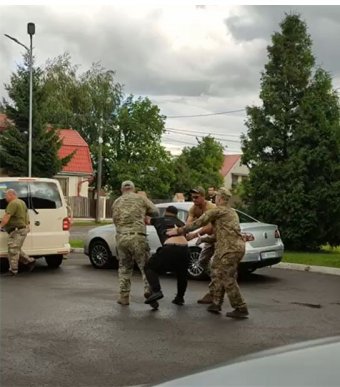 Kijev szerint orosz információs művelet része az erőszakos sorozásokról szóló videók zöme