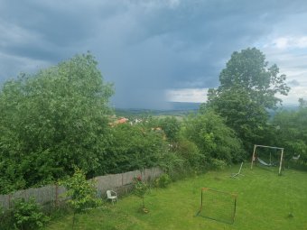 Zivatarok miatt adtak ki riasztást, Erdély és a Bánság is érintett