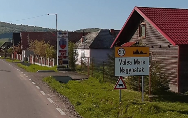 Leszedeti a kétnyelvű helységnévtáblát a bíróság a háromszéki Nagypatakon