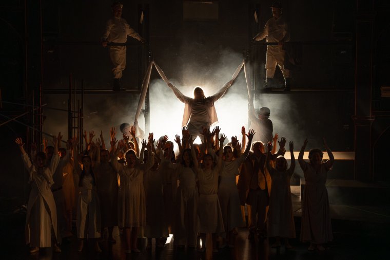 Jézus a „hívószó”, de zenei remekmű, kiváló rendező és alkotógárda kellett a kolozsvári opera előadásának elsöprő sikeréhez
