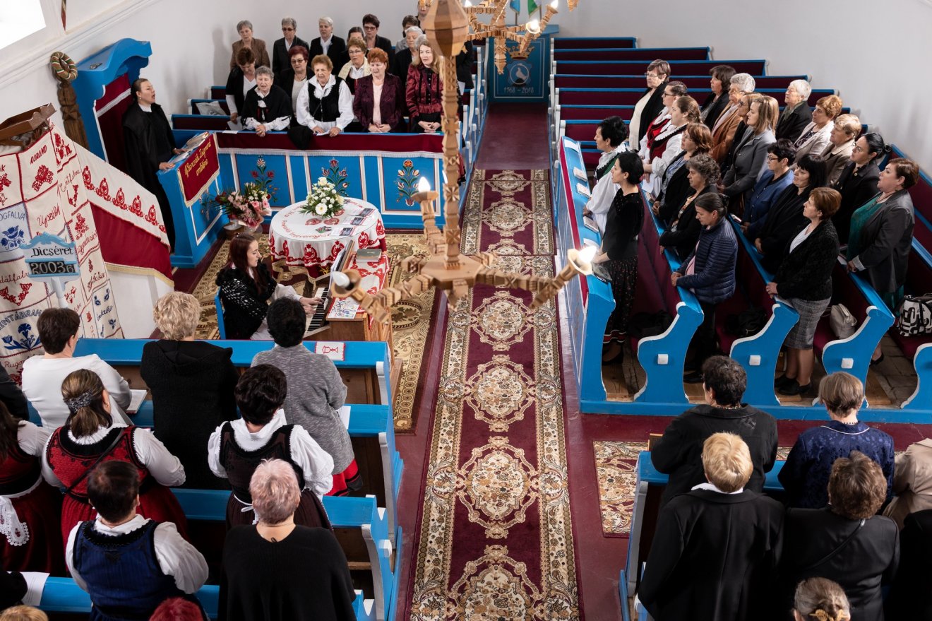 A Székelykeresztúri Egyházkör nőszövetségeinek évi közgyűlése a Hargita megyei Bencéden májusban •  Fotó: Bedő Erika